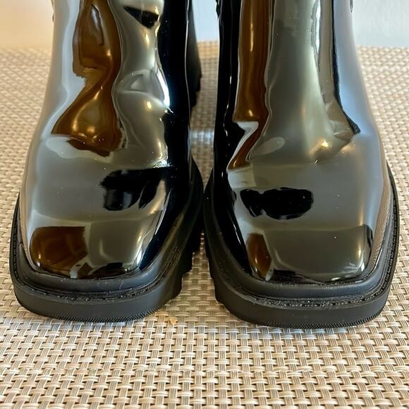 KARL LAGERFELD PARIS Carey Logo Booties Faux Fur Trim Chunky Lug Sole Heel 7.5M - Picture 7 of 15